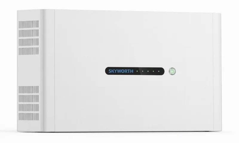 Weißer Skyworth-Hochvoltspeicher mit Statusleuchten und Einschaltknopf
