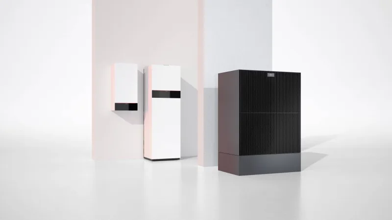Viessmann-Wärmepumpe: Außengerät neben Inneneinheit und Wandgerät